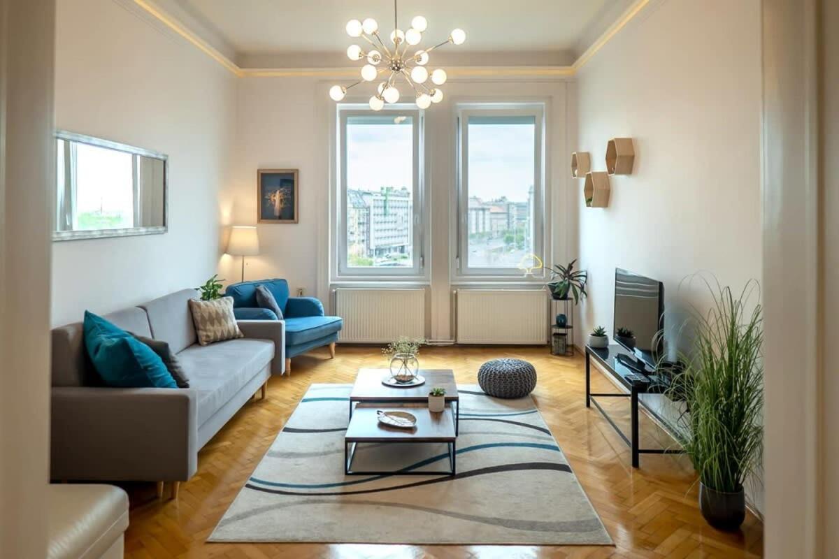 Chic Central Flat With River View Budapest Exterior foto