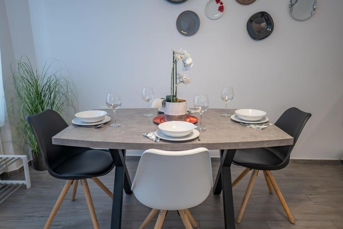 Chic Central Flat With River View Budapest Exterior foto