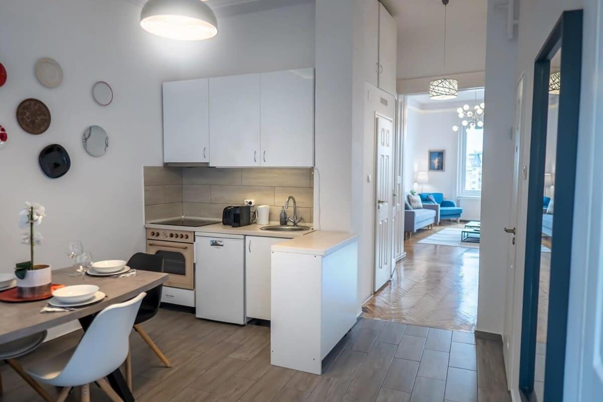 Chic Central Flat With River View Budapest Exterior foto